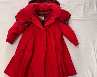 Abrigo tipo capa con capucha rojo vintage Rothschild para niñas de 3 años, con forro acolchado a cuadros, ideal para invierno.