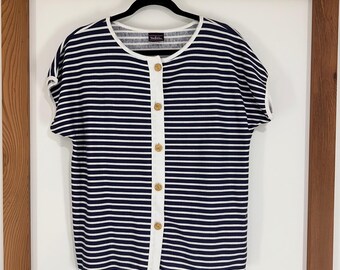 Top vintage a rayas con botones delanteros para mujer, talla M, azul marino, blanco y dorado, estilo náutico.