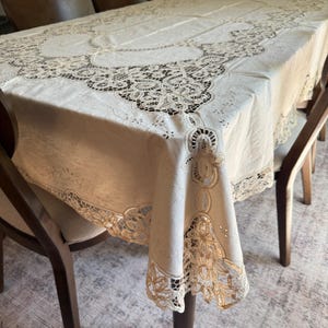 Tovaglia vintage in lino 65x104 cm con ricamo a mano Battenberg e traforo