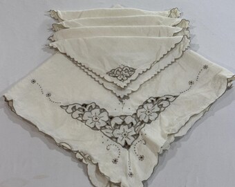 Mantel de lino vintage, 4 servilletas, color crema, bordado floral calado, 84 cm x 84 cm.