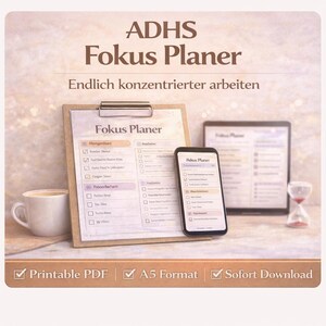Könnte beinhalten: Ein Bild eines digitalen Planers mit dem Text "ADHS Fokus Planer" und "Endlich konzentrierter arbeiten". Das Bild zeigt einen Klemmbrett, ein Smartphone und ein Tablet, die alle den Planer anzeigen. Eine Tasse, eine Sanduhr und der Text "Printable PDF" sind ebenfalls zu sehen.