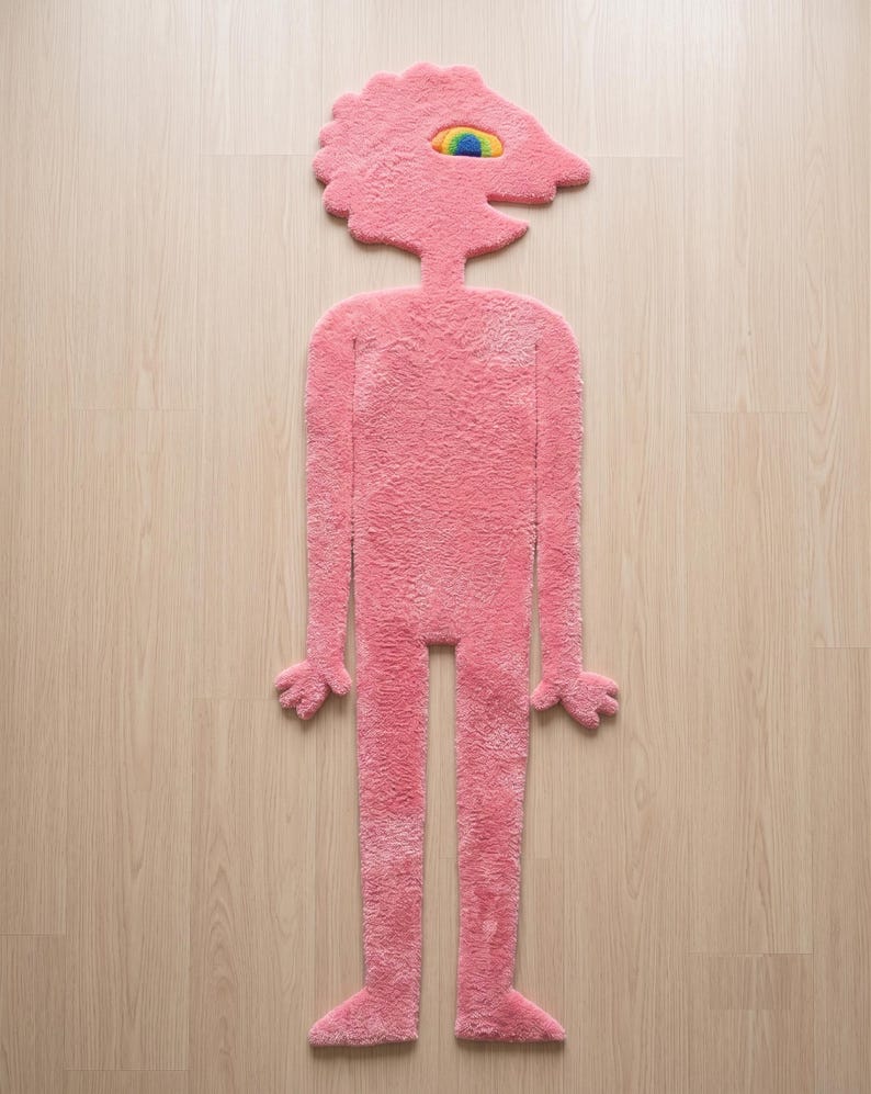 Vibrant tuft pink rug featuring a custom character prismo rug shaped design. (Tufting Teppich)
