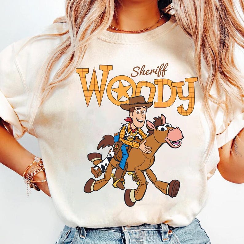 Camiseta de Disneyland Sheriff Woody Cowboy y Bullseye, Camiseta familiar retro de Toy Story Disneyland WDW, Magic Kingdom, Animal Kingdom imagen 1