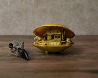 Vintage Japanese Celluloid Clam Shell Diorama