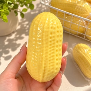 Piłeczka antystresowa Peanut Squishy | Chrupiąca, maślana i miękka zabawka antystresowa