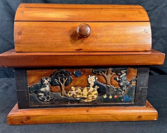 Antique Folk Art Wooden Storage Box with Hand-Painted Cats | Primitive Decorative Chest | Late 19th–Early 20th Century
