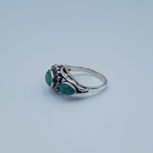 Vintage Sterling Silver 925 1.55CT Natural Emerald Cabochon Trilogy Halo Ring Size 7 image 4