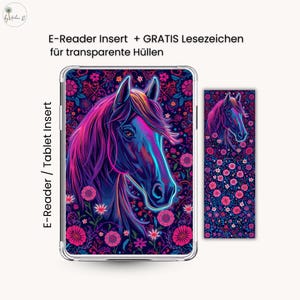 Puede incluir: Un conjunto de inserto y marcapáginas para lector de libros electrónicos con una vibrante ilustración de un caballo. El caballo está representado con colores neón rosa, morado y azul sobre un fondo floral. El texto "E-Reader Insert + GRATIS Lesezeichen für transparente Hüllen" es visible.