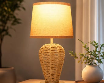 Boho Nachttischlampe | Tischlampe aus geflochtenem Rattan mit warmem Umgebungslicht | Ästhetisches Nachtlicht für Gemütliche Raumbeleuchtung