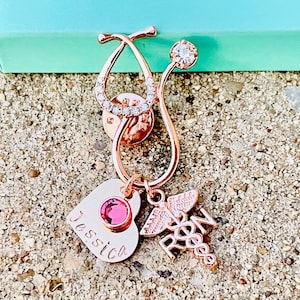 Pin de enfermería con estetoscopio de oro rosa personalizado - Pin de enfermera - Pin de estudiante de enfermería - Ceremonia de entrega de insignias de enfermería - Regalo de enfermera - Regalo de graduación