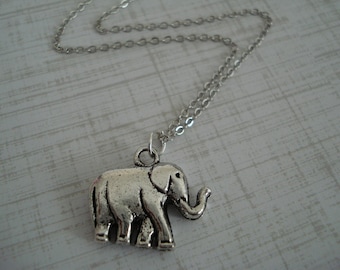 Collar de elefante de plata antigua