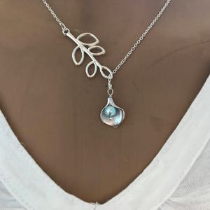 Lariat Style Calla Lily Necklace With Pearlbridal Bridesmaid - Etsy
