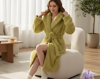 Accappatoio di lusso con cappuccio in peluche per donna – Vestaglia in pile morbido e accogliente