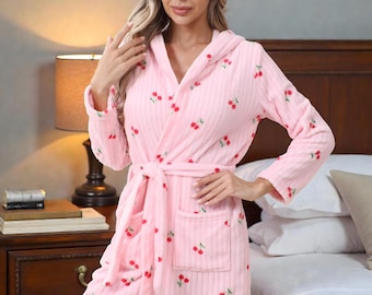 Accappatoio con cappuccio rosa ciliegia per donna – Accappatoio corto in morbido pile