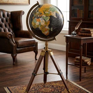 Op de afbeelding: Een rustiek houten bord met de tekst "Welcome to our home" in witte letters. Het bord heeft een verweerde afwerking en een eenvoudig, uitnodigend ontwerp.