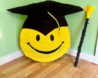 Handmade Graduation Pinata | Graduation Party Decoration | Piñata para Fiesta de Graduación hecha a mano | Decoración para fiestas