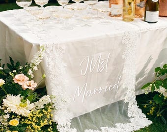 Borden met doorschijnend kant van Just Married voor Sweetheart-tafel - Sweetheart tafeldecoratie bruid en bruidegom
