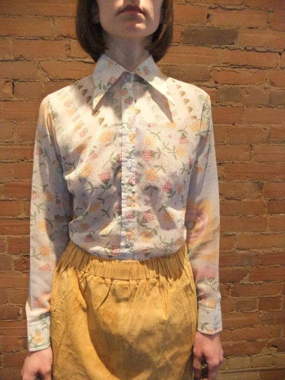 70s psychedelic shirt, floral blouse, pointy colla