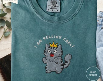 Comfortkleuren geborduurd DCC-shirt, Princess Donut I Am Yelling, Dungeon Crawler Carl Fan Tee, LitRPG-merchandise, fantasieboekcadeau