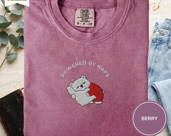 Geborduurde beer Powered by Naps Comfort Colors T-shirt