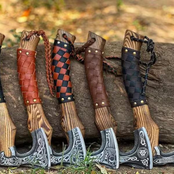 8 Axt-Set Wikinger-Geschenk geschmiedete Axt aus Kohlenstoffstahl mit graviertem Eschenholzgriff mit Lederscheide Bestes Geburtstags-Jubiläumsgeschenk für ihn
