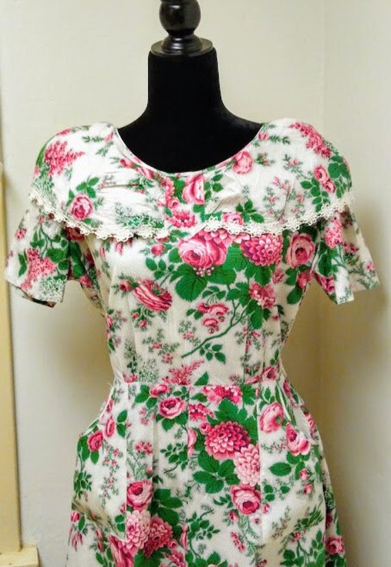 Vintage 1940s 1950s Floral Print Wrap Dress Cotto… - image 1