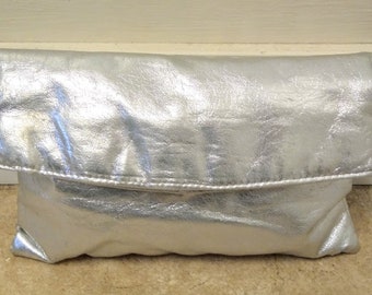 Vintage 1970s 70s Silver Metallic Lame Envelope Purse/Clutch Zippered Pouch Bag Disco