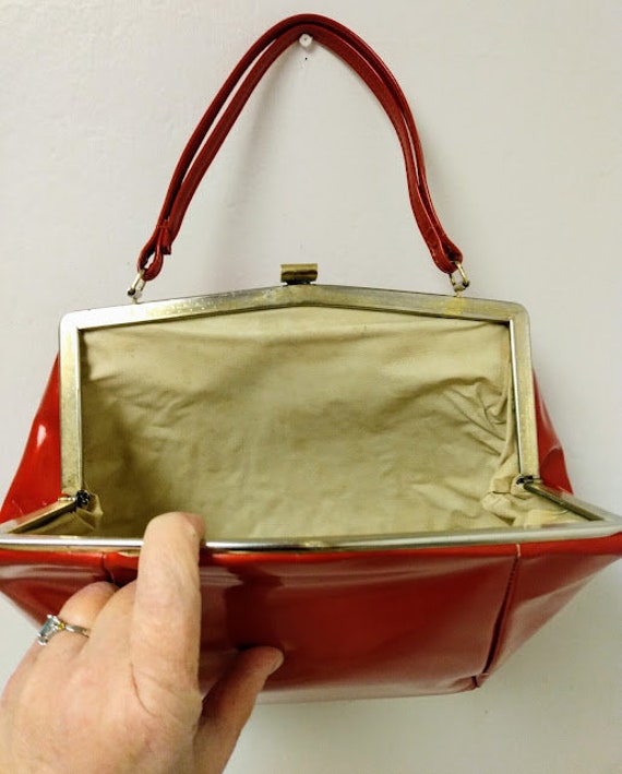 Vintage 1950s 1960s Red Patent Leather Handbag Po… - image 4