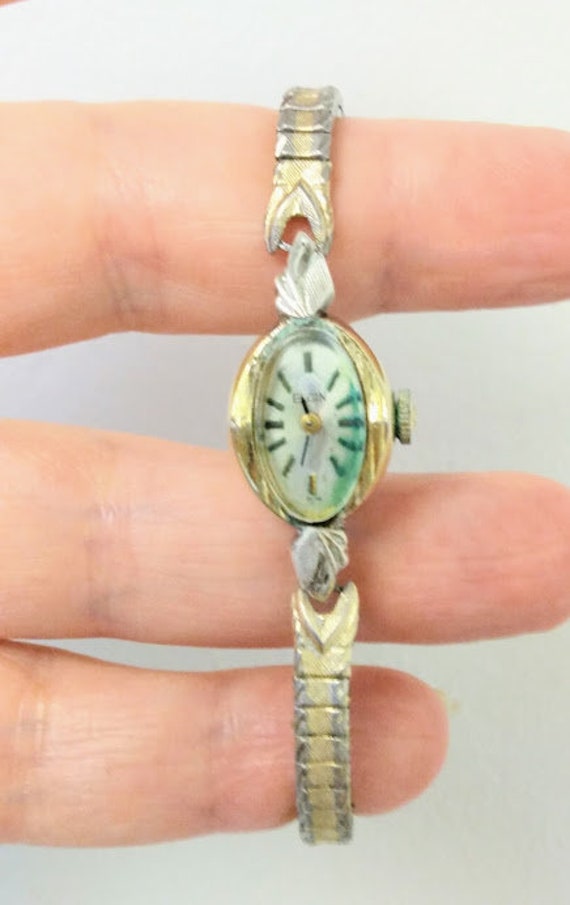 Vintage 1950s 1960s Elgin Ladies Wristwatch  Windi