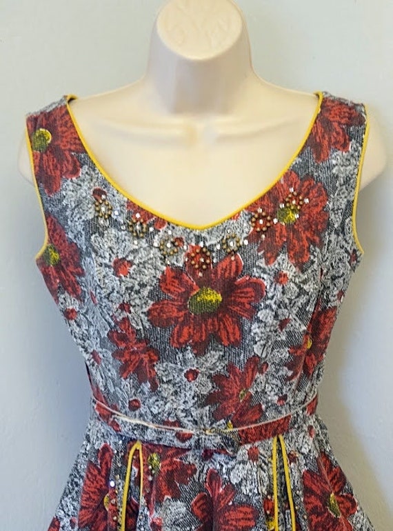 Vintage 1950s 50s  Sleeveless Daisy Print Dress/ … - image 1