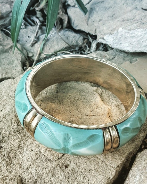 Vintage Mint Green Carved Lucite/Brass Bangle Brac