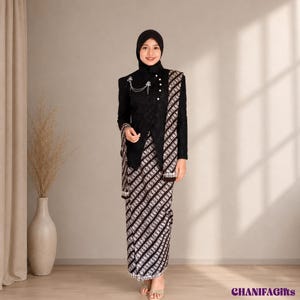 Svart Janggan Jengyah Kebaya Set med modern javanesisk batikkjol