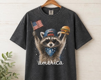 Camiseta Comfort Colors® Feral & Free con mapache, camiseta del 4 de julio, camiseta del Día de la Independencia de EE. UU., camiseta divertida de mapache, camiseta patriótica, regalo del 4 de julio