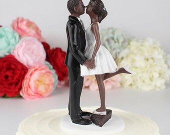 Romantic Bride Groom Resin Cake Topper, Wedding Couple Figurine, Keepsake Base
