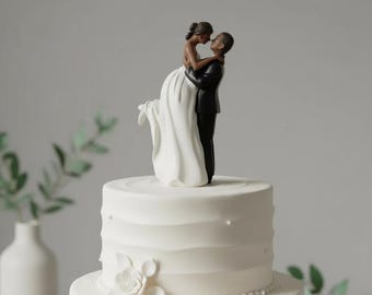 Figura moderna de novios para decorar pasteles de boda, pareja con traje negro y vestido blanco.