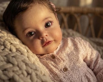 22" Realistic Reborn Baby Doll – Handcrafted Silicone Vinyl Girl with 3D Skin & Hand-Rooted Hair. Deluxe Gift Box with Full Accessories.