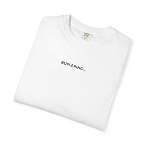 Camiseta Buffering, Camiseta minimalista para introvertidos, Humor tecnológico, Camiseta de colores cómodos
