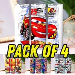 Könnte beinhalten: Ein Set aus vier Edelstahlbechern mit einem Fassungsvermögen von 590 ml, die Lightning McQueen aus dem Film Cars zeigen. Jeder Becher hat ein anderes Design, darunter die Nummer 95, Rennflaggen und Charaktergrafiken. Der Text "PACK OF 4" ist zu sehen.