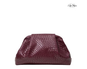 Pochette in pelle intrecciata bordeaux, borsa a mano minimalista e morbida, pochette firmata per tutti i giorni, elegante borsa da sera