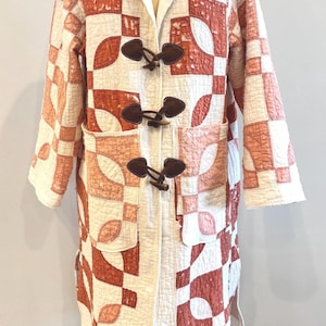 Rare orange peel vintage quilt duster. Size small – medium- shabby and lightweight