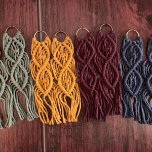 Macrame keychain, Boho Keychain, Gift ideas, Cute keychain, Boho keychain, Macrame bag charm. Bridesmaid gift, Gift under 10, Yarn keychain