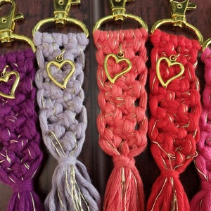 Gold Macrame keychain, Gift ideas, Cute keychain, Gift under 10, Yarn keychain, Gold keychain, Heart Keychain, Heart Key Chain, Gift for her