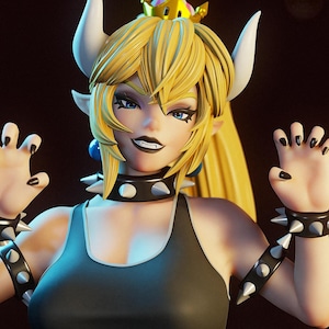 Può includere: Statuetta di un personaggio con capelli biondi, occhi blu e una corona. Il personaggio indossa una canotta nera, un choker e braccialetti con punte argentate. La figura ha corna bianche e smalto nero.