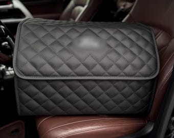 Organizador de maletero de cuero hecho a mano: soporte duradero para accesorios de vehículo y artículos esenciales de viaje.