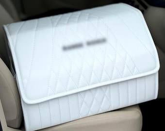 Organizador de maletero de cuero personalizado: almacenamiento hecho a medida con detalles bordados personalizados.