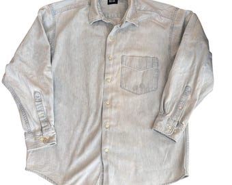 Vintage GAP Denim Shirt Size Medium Light Wash Button Down Cotton Canada 90s*