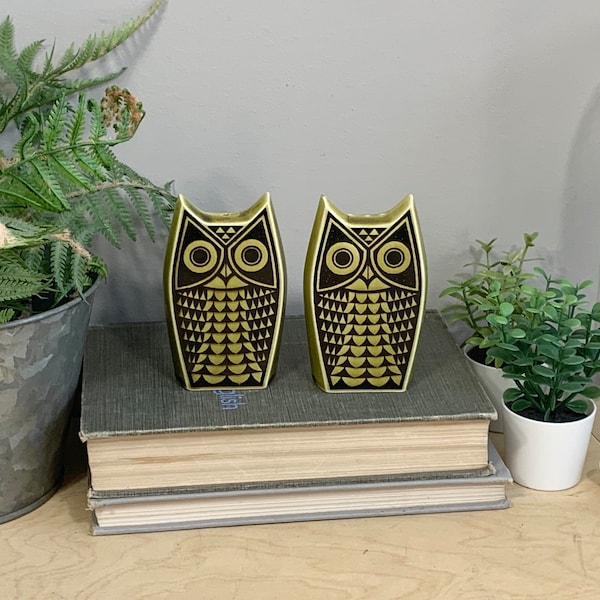 Vintage Hornsea John Clappison Owl Salt and Pepper shakers, AS IS, chip/repair