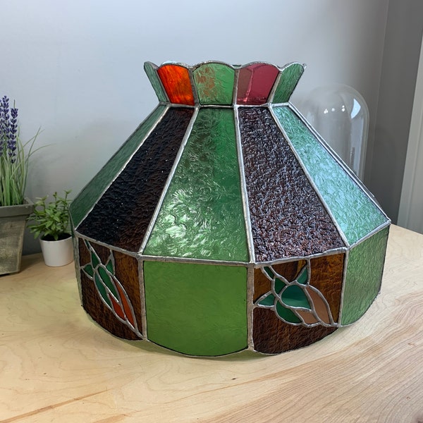 Stained glass chilli pepper tulip shape lamp shade, green and red