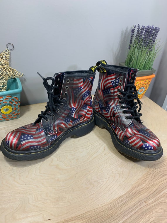 Size 6 Mens. Dr Martens USA Flag 8 Eye 