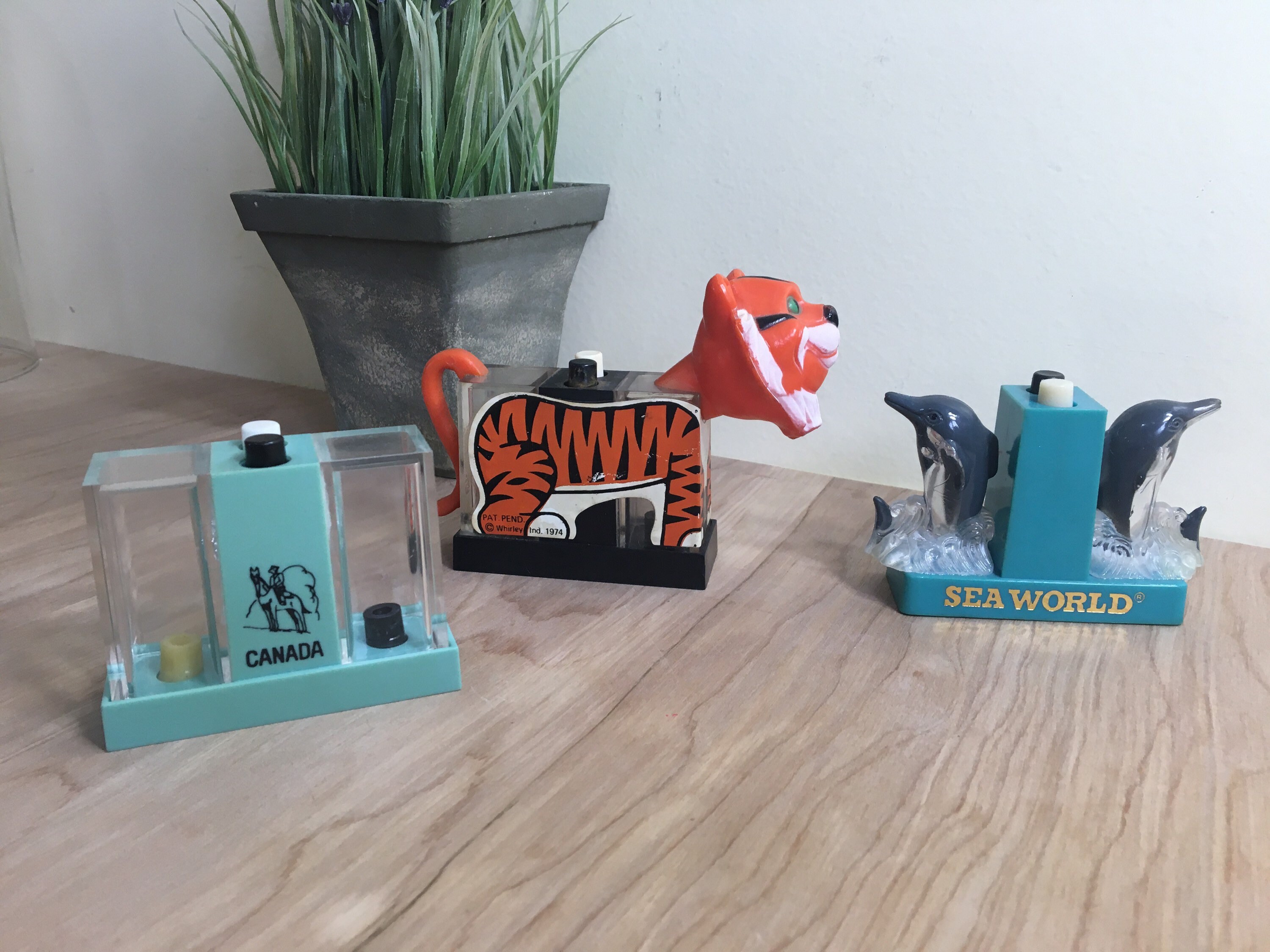 Mechanical Push Button Vintage Salt and Pepper Shakers, Tiger, Seaworld and  Canada Souvenirs, Plastic 